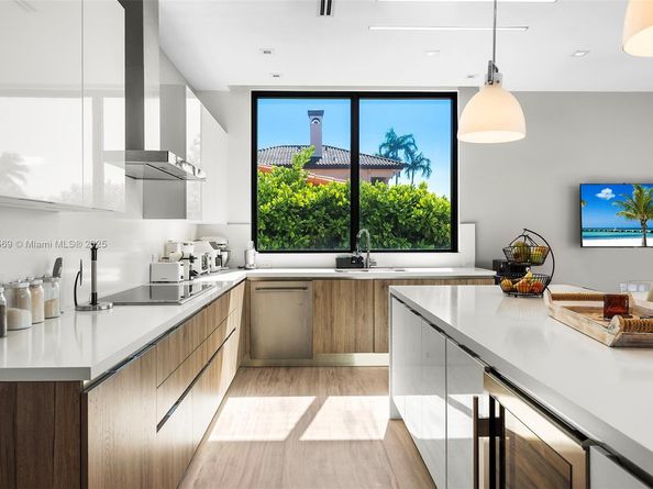 16470 NE 30th Ave, North Miami Beach FL 33160