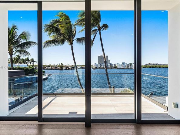 16470 NE 30th Ave, North Miami Beach FL 33160