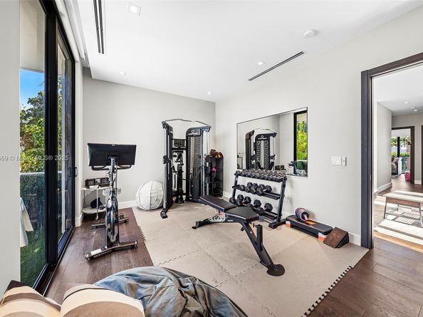 16470 NE 30th Ave, North Miami Beach FL 33160