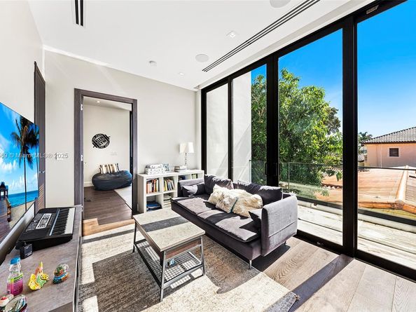 16470 NE 30th Ave, North Miami Beach FL 33160