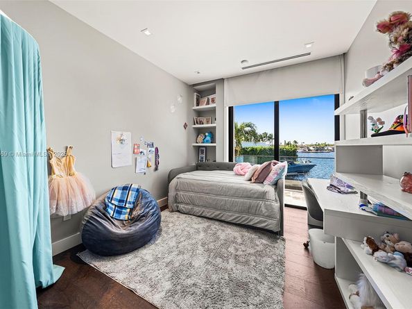 16470 NE 30th Ave, North Miami Beach FL 33160