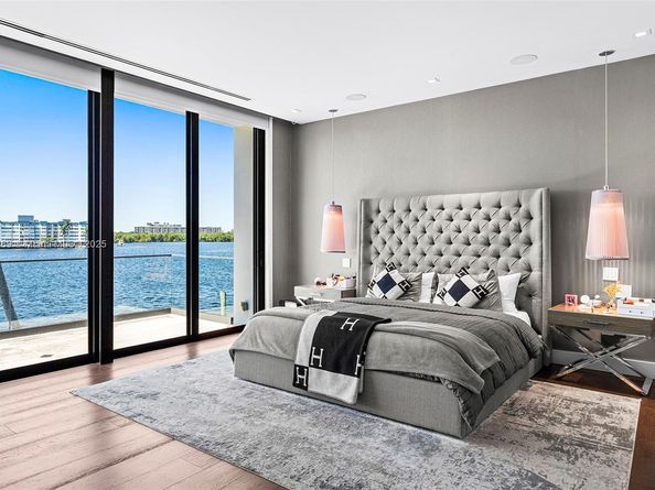 16470 NE 30th Ave, North Miami Beach FL 33160