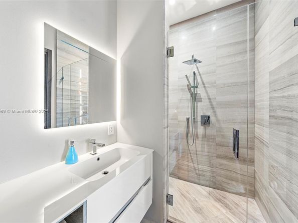 16470 NE 30th Ave, North Miami Beach FL 33160