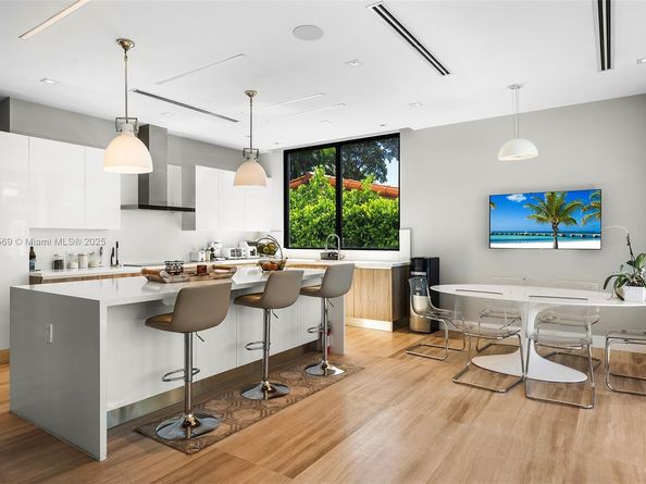 16470 NE 30th Ave, North Miami Beach FL 33160