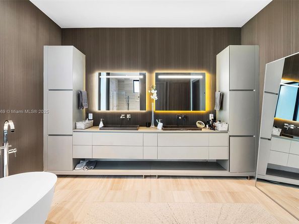 16470 NE 30th Ave, North Miami Beach FL 33160