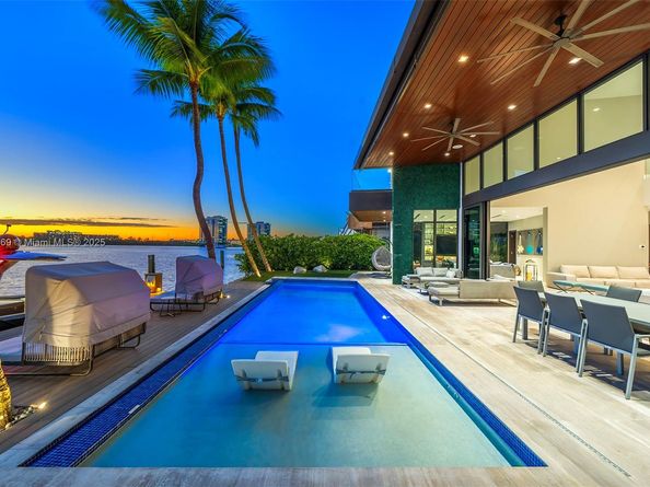 16470 NE 30th Ave, North Miami Beach FL 33160