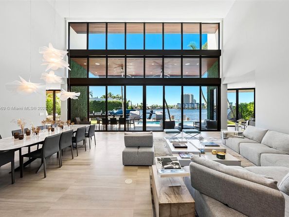 16470 NE 30th Ave, North Miami Beach FL 33160