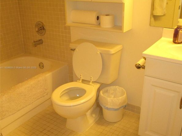 10715 W Clairmont Cir 212, Tamarac FL 33321