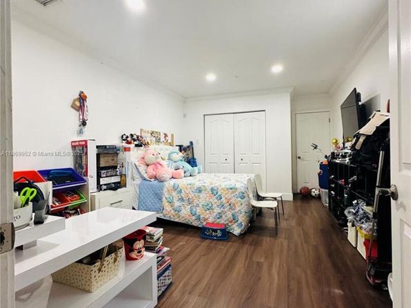 6040 SW 97th Ave, Miami FL 33173