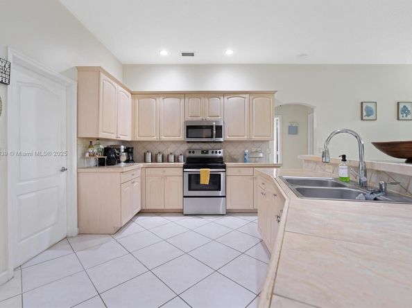 115 Kapok Crescent, Royal Palm Beach FL 33411