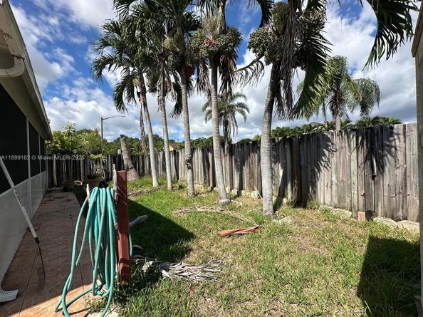 14841 SW 141st Ter, Miami FL 33196