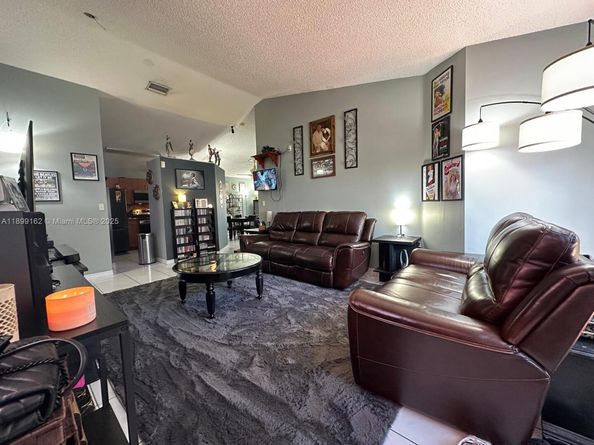 14841 SW 141st Ter, Miami FL 33196