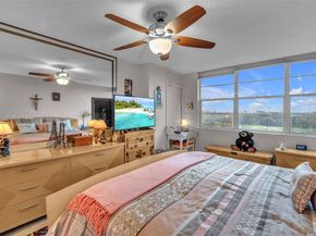900 Saint Charles Pl PH9, Pembroke Pines FL 33026