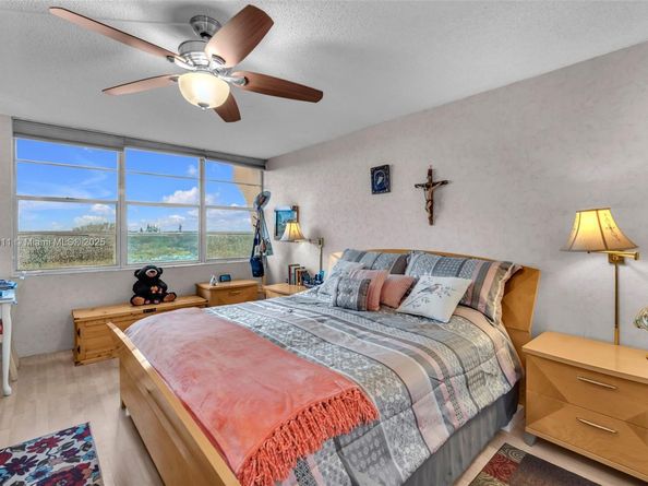 900 Saint Charles Pl PH9, Pembroke Pines FL 33026