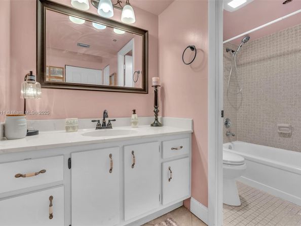 900 Saint Charles Pl PH9, Pembroke Pines FL 33026