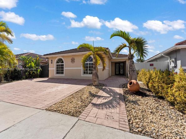 4962 SW 143rd Ave, Miami FL 33175