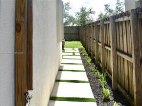 3372 SE 7th Ct, Homestead FL 33033