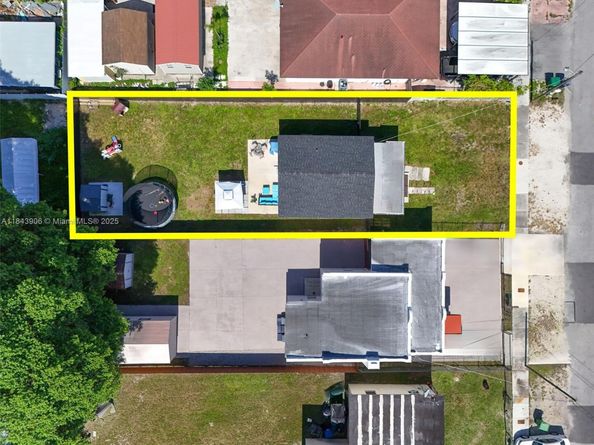 3143 NW 59th St, Miami FL 33142