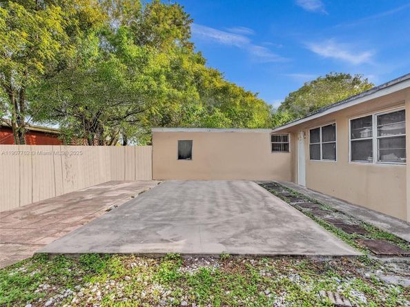 1307 NW 11 Street, Fort Lauderdale FL 33311