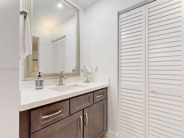 11282 SW 9th Ct, Pembroke Pines FL 33025