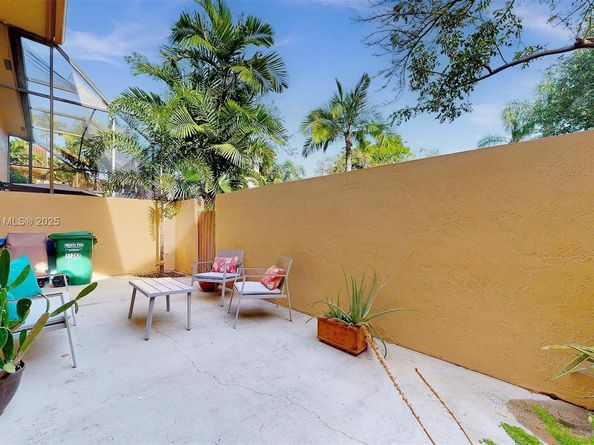 11282 SW 9th Ct, Pembroke Pines FL 33025