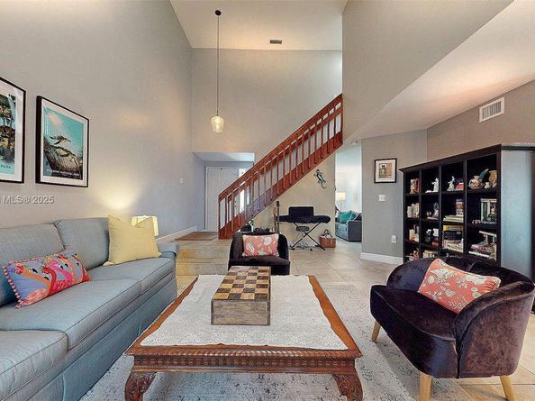 11282 SW 9th Ct, Pembroke Pines FL 33025