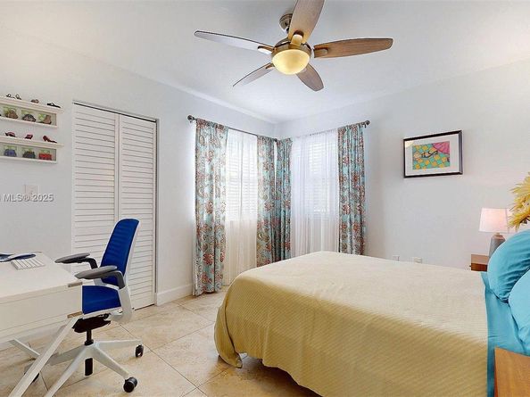 11282 SW 9th Ct, Pembroke Pines FL 33025