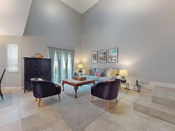 11282 SW 9th Ct, Pembroke Pines FL 33025