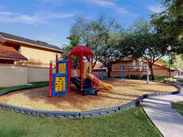 11282 SW 9th Ct, Pembroke Pines FL 33025