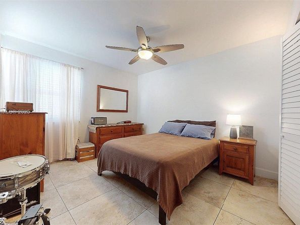 11282 SW 9th Ct, Pembroke Pines FL 33025