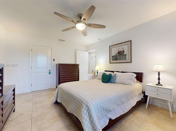 11282 SW 9th Ct, Pembroke Pines FL 33025