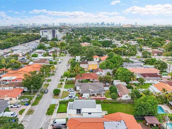 5658 SW 1st St, Miami FL 33134