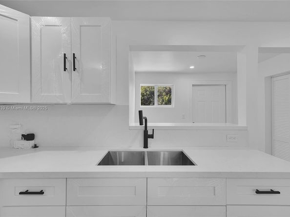 5658 SW 1st St, Miami FL 33134
