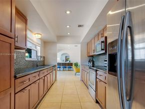 5625 Monroe St, Hollywood FL 33023
