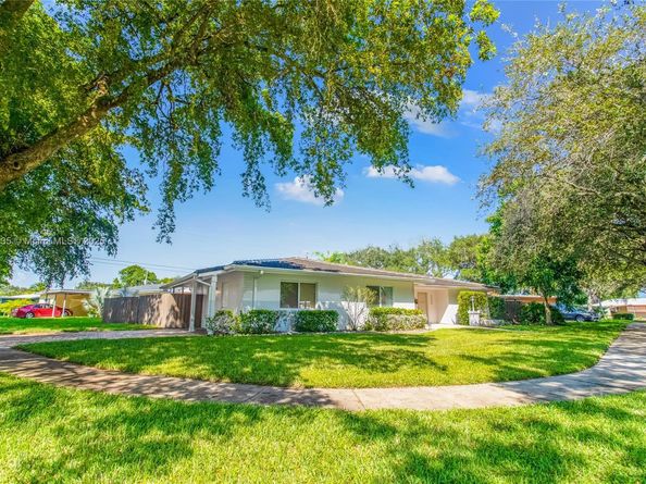 5625 Monroe St, Hollywood FL 33023