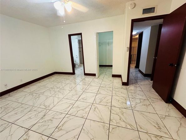 4850 SW 63rd Ter 323, Davie FL 33314