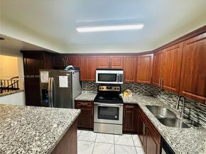 4850 SW 63rd Ter 323, Davie FL 33314