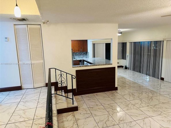 4850 SW 63rd Ter 323, Davie FL 33314