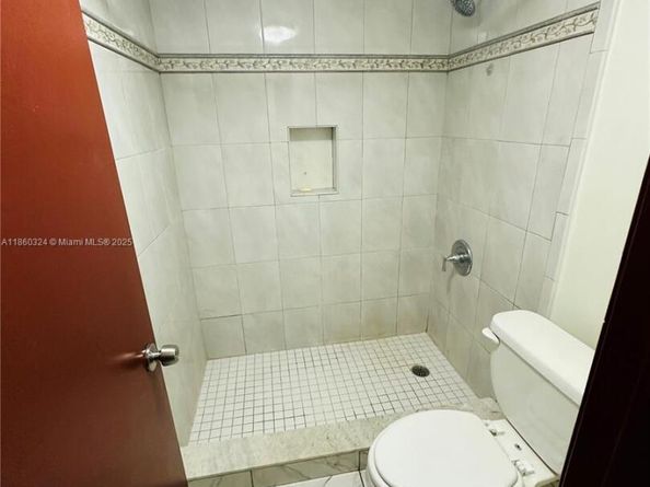4850 SW 63rd Ter 323, Davie FL 33314