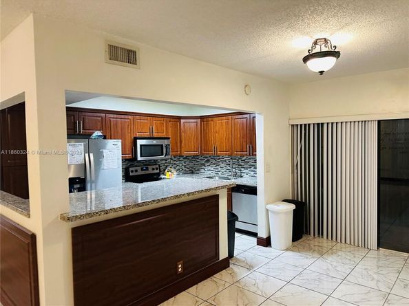 4850 SW 63rd Ter 323, Davie FL 33314