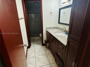 4850 SW 63rd Ter 323, Davie FL 33314
