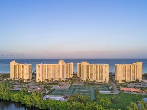 400 Ocean Trail Way 302, Jupiter FL 33477