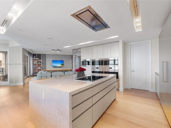 5242 Fisher Island Dr 5242, Miami Beach FL 33109
