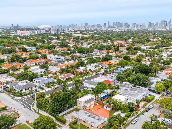 2385 SW 17th St, Miami FL 33145