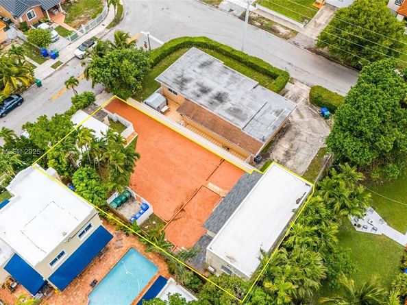 2385 SW 17th St, Miami FL 33145