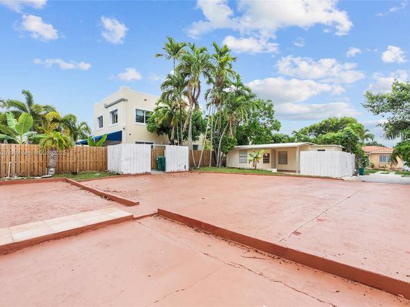 2385 SW 17th St, Miami FL 33145