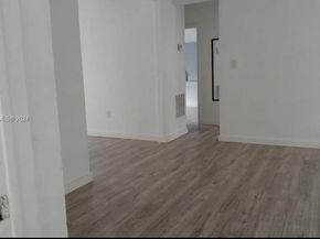 1419 NW 44th St, Miami FL 33142