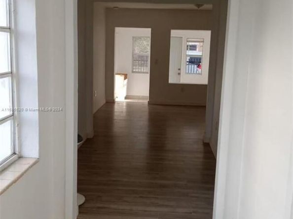 1419 NW 44th St, Miami FL 33142