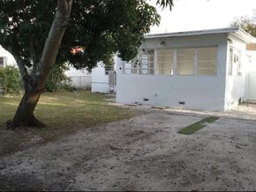 1419 NW 44th St, Miami FL 33142