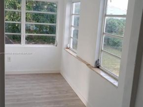 1419 NW 44th St, Miami FL 33142